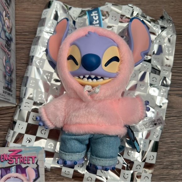 MINISO X Disney: Stitch Gen Z Street Style Series Collectible Figurine Aloha - Picture 2 of 10